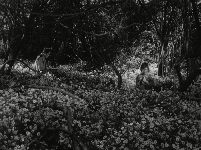Escena de "Shichinin no Samurai" (los 7 samurai) (1954) de Akira Kurosawa. Se retrata la sociedad feudal en la Era Edo y se observa un caso de desobediencia del Junketsu Shinko, así como un castigo del padre a la hija.